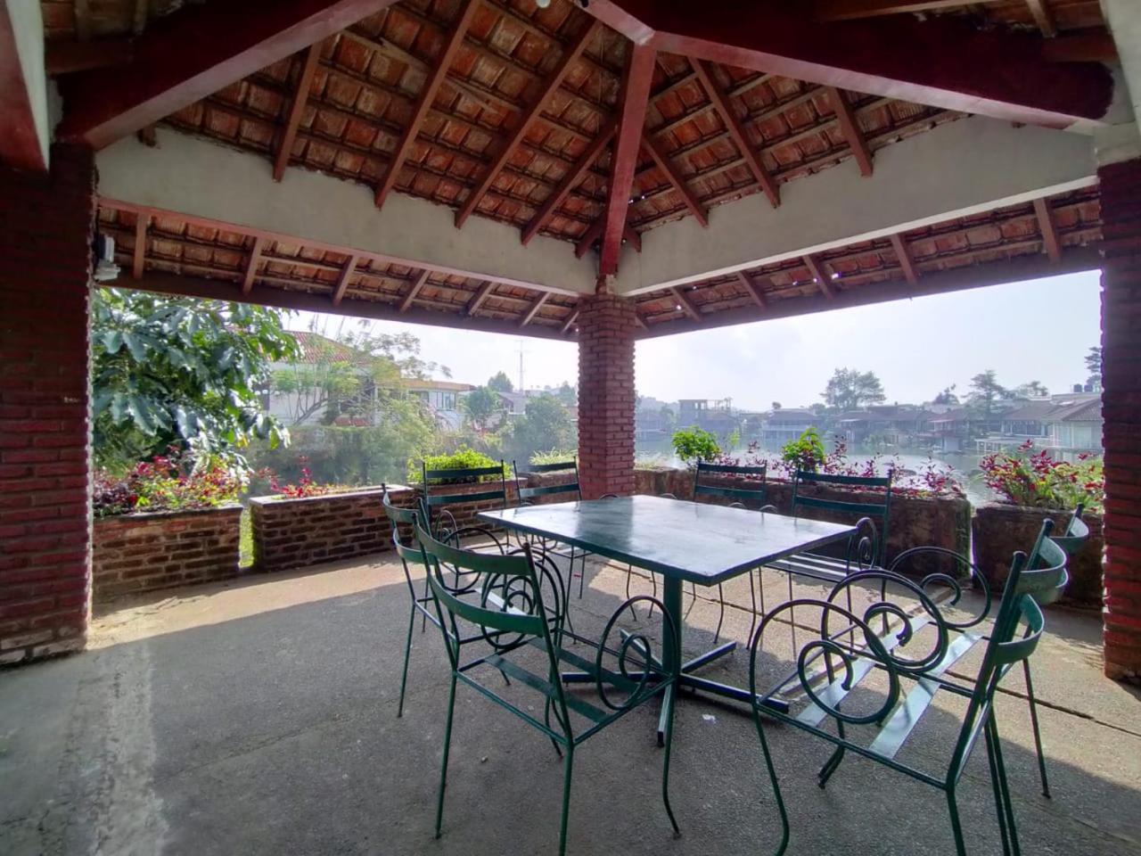 Villa Bukit Danau Lot 14 Cinengangirang Zewnętrze zdjęcie