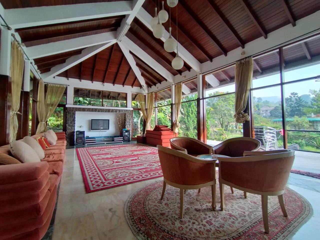 Villa Bukit Danau Lot 14 Cinengangirang Zewnętrze zdjęcie